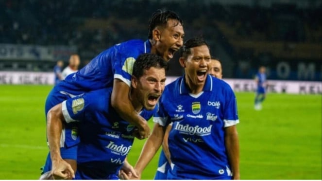 Adam Alis Rayakan Gol Persib, 5. Hasil Drawing Piala Asia 2027: Timnas Indonesia Masuk Grup Neraka, John Herdman Langsung Dihadapkan Jepang dan Qatar, 4. Persib Hancurkan Asa Juara Persija, Adam Alis Antar Maung Bandung Menang 2-1, 3. Garudayaksa FC Juara Championship 2025/2026 usai Tekuk PSS Sleman Lewat Adu Penalti, 2. PSSI Murka Stadion Dikepung Asap Flare usai Final Liga 2 PSS Sleman vs Garudayaksa FC, 1. Persija Kena Denda Komdis PSSI hingga Rp260 Juta