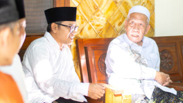KH Abdullah Ubab Maimoen (kanan)