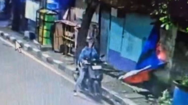 Rekaman kamera pengawas (CCTV) memperlihatkan teror pembakaran di wilayah Pisangan Baru, Matraman, Jakarta Timur