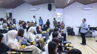 Wamendagri Bima Arya dalam kegiatan Bedah Buku Babad Alas di FISIP Undip