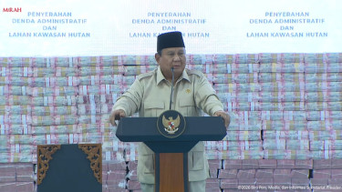 Presiden RI Prabowo Subianto menghadiri acara penyerahan hasil denda administratif Satgas PKH