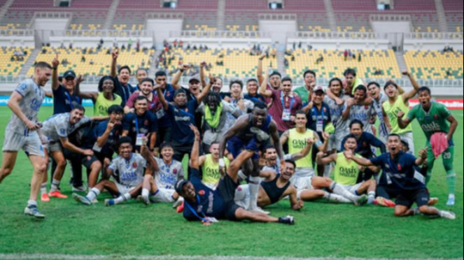 Pemain Persijap Jepara, 5. AFC Hukum Besar-besaran Persib Bandung! Denda Rp3,5 Miliar hingga Stadion Ditutup Tanpa Penonton, 4. Bung Ropan Sebut Timnas U-17 Era Kurniawan Levelnya Jauh di Bawah Nova Arianto usai Gagal ke Piala Dunia U-17, 3. Inter Milan Raih Gelar Double: Bungkam Lazio 2-0 di Final Coppa Italia 2025/26, 2. Persijap Jepara Jadi 'Hakim' Penentu Gelar Juara Persib Bandung dan Borneo FC, 1. Manchester City Libas Crystal Palace 3-0, Persaingan Gelar Juara dengan Arsenal Kian Memanas
