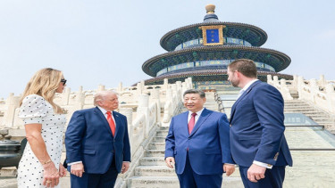 Presiden AS Donald Trump bersama Presiden China Xi Jinping di Temple of Heaven