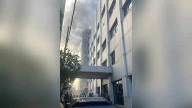Gedung Pusat Pelayanan Jantung Terpadu (PPJT) RSUD dr. Soetomo, Surabaya kebakaran
