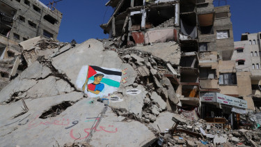 Seniman Palestina membuat mural bergambar bintang Barcelona, Lamine Yamal mengibarkan bendera Palestina