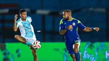 Arema FC Hajar PSBS Biak 2-5