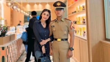 Dewi Perssik dan Anaknya