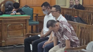 Tiga terdakwa kasus suap DJKA mendengarkan tuntutan