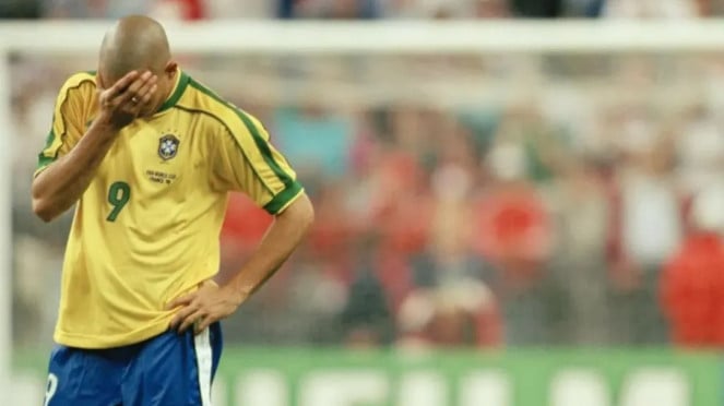 Ronaldo Nazario de Lima, 1. Kontrak Bojan Hodak Habis Musim Ini, Begini Kata Manajemen Persib, 2. Habis Dihukum AFC Rp3,5 Miliar, Persib Disanksi Komdis PSSI Rp455 Juta, 3. Daftar Bintang Timnas Brasil yang Dicoret Carlo Ancelotti untuk Piala Dunia 2026, Antony dan Richarlison Tersingkir, 4. Kisah Legendaris: Benarkah Ronaldo Diracun Sebelum Final Piala Dunia 1998?