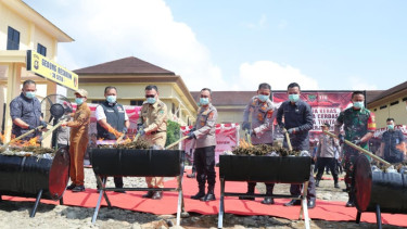 Polda Sumatra Selatan memusnahkan sekitar 200 kilogram ganja