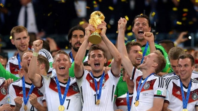 Timnas Jerman Juara Piala Dunia 2014, 1. Tristan Gooijer Pamer Tato Bahasa Indonesia, Sinyal Siap Bela Timnas Garuda?, 2. Bek Persib Frans Putros Masuk Skuad Timnas Irak untuk Piala Dunia 2026, Sejarah bagi Liga Indonesia, 3. Profil Timnas Jerman: Setelah Era Muller dan Kroos, Ini Wajah Baru Der Panzer di Piala Dunia 2026, 4. Manchester City Gagal Menang, Arsenal Juara Premier League 2025/2026