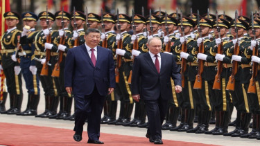 Menteri China Xi Jinping menyambut kunjungan Presiden Rusia Vladimir Putin di Beijing