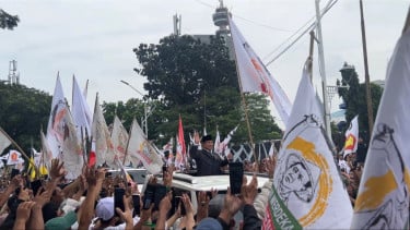 Presiden Prabowo Subianto menyapa massa aksi tani merdeka Indonesia dan APPSI
