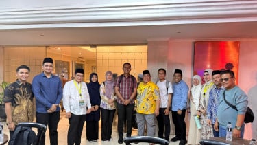 Presiden Pemuda Masjid Dunia, Said Aldi (tengah)