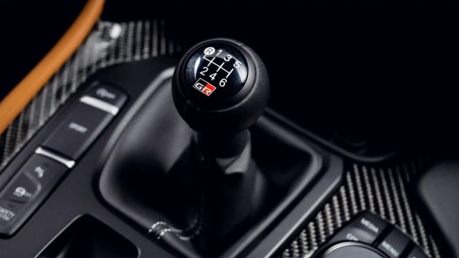 Ilustrasi mobil transmisi manual