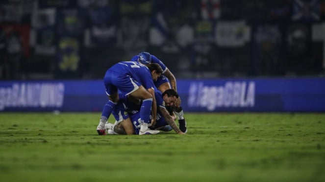 Selebrasi pemain Persib Bandung usai segel juara Super League 2025/2026