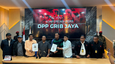 Ketua Umum GRIB Jaya, Rosario de Marshal alias Hercules (tengah)