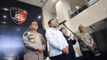 Wakil Kepala Badan Gizi Nasional (BGN), Irjen Pol (Purn) Sony Sanjaya (tengah)