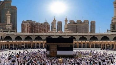 Fenomena matahari berada persis di atas Ka'bah, bayangan yang dihasilkan dari benda otomatis hilang