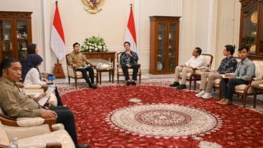 Wakil Presiden Gibran Rakabuming menerima jajaran pendiri Sungai Watch di Istana Wakil Presiden