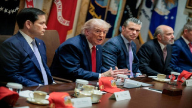 Presiden AS Donald Trump bersama Menhan Pete Hegseth dan Menlu Marco Rubio saat sidang kabinet Rabu, 28/5