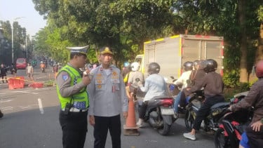 Jalan Raya Lenteng Agung, Jagakarsa, Jakarta Selatan, yang ambles