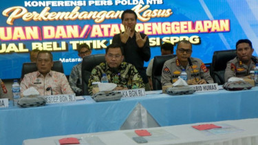 Wakil Kepala Badan Gizi Nasional (BGN) Sony Sonjaya (kedua kiri)