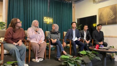 Sejumlah korban dugaan penggelapan dana umrah oleh Hanania Group (dari kiri-kanan ketiga korban)