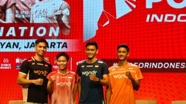 Alwi Farhan (Kanan), beserta Dikri/Daniel dan Siti Fadia Silva Ramadhanti dalam Konpers Indonesia Open 2026