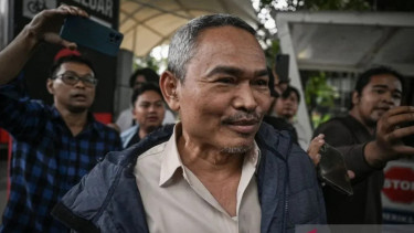 Tersangka kasus dugaan korupsi CSR BI-OJK Satori yang juga anggota DPR Fraksi Partai NasDem