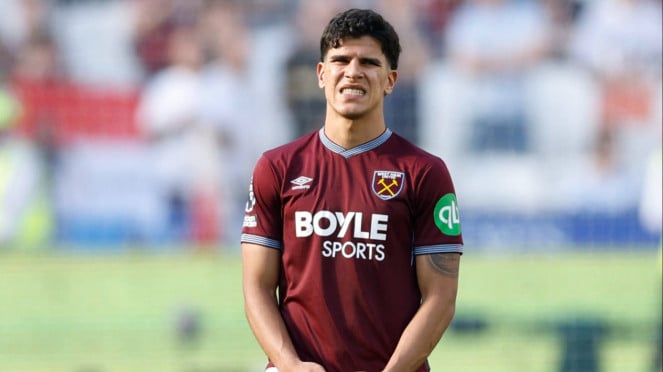 Mateus Fernandes dari West Ham United, 1. Brandon Petersen (Afrika Selatan), 2. Jeremie Frimpong (Belanda), 3. Harry Maguire (Inggris), 4. Dean Huijsen (Spanyol), 5. Alvaro Carreras (Spanyol), 6. Adam Wharton (Inggris), 7. Eduardo Camavinga (Prancis), 8. Mateus Fernandes (Portugal), 9. Karim Adeyemi (Jerman), 10. Joao Pedro (Brasil), 11. Mika Godts (Belgia)