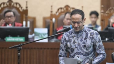 Nadiem Makarim saat Bacakan Pleidoi, Tuntutan Rp5,6 Triliun Dinilai Tidak Masuk Akal, Soroti Nilai Saham GoTo di LHKPN, Transaksi Rp809 Miliar Disebut Tidak Ada Kaitannya dengan Chromebook, Dituntut 18 Tahun Penjara