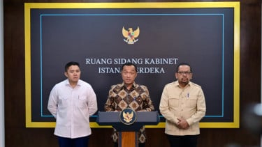 Mensesneg, Prasetyo Hadi (tengah)