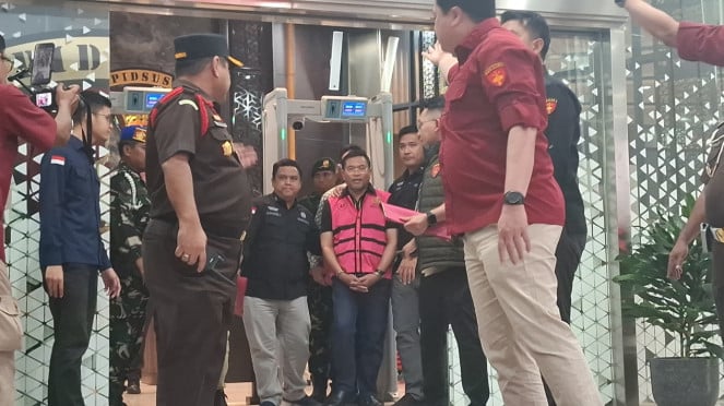 Mantan Wakil Kepala BGN, Sony Sonjaya (rompi pink)