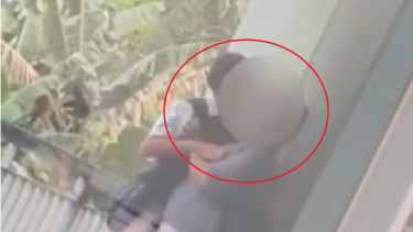 Viral Mahasiswa PNJ Kepergok Ciuman Sesama Jenis