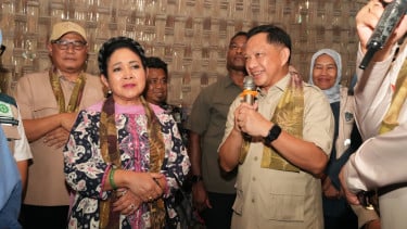 Mendagri Tito Karnavian (Kanan)