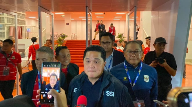Ketua Umum PSSI, Erick Thohir, 1. Viral Tampang Suporter yang Hina Beckham Putra, PSSI Ancam Blacklist Nonton Timnas Indonesia, 2. Ranking FIFA Timnas Indonesia Naik 10 Peringkat, Erick Thohir: Kita Harus Tetap Membumi, 3. Usai Kalah dari Australia, Nova Arianto Ambil Keputusan Tak Terduga untuk Timnas Indonesia U-19, 4. Tak Perlu VPN, Ini Cara Gratis dan Mudah Nonton Piala Dunia 2026
