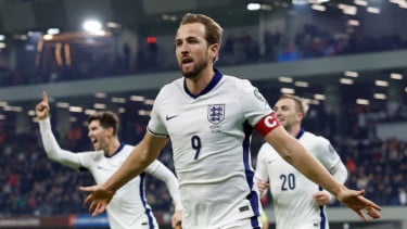 Harry Kane merayakan gol Inggris