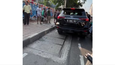 Mobil fortuner dirusak oleh warga di Tanah Abang, Berawal dari Klakson dan Adu Mulut di Jalan, Pemotor Teriak "Tabrak Lari", Massa Berdatangan, Massa Rusak Mobil hingga Kaca Depan Pecah, Pengemudi Alami Luka di Kepala, Polisi Sebut Pengemudi Tidak Kooperatif, Orang Tua Jemput Pengemudi dan Mobil Diderek