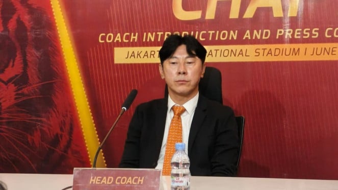 Shin Tae-yong ditunjuk sebagai pelatih Persija Jakarta, 5. Bung Harpa Bongkar Faktor yang Bikin Timnas Indonesia U-19 Tumbangkan Vietnam, 4. Singgung Persib Bandung, Shin Tae-yong Bongkar Alasan Pilih Latih Persija Jakarta Jelang Super League 2026-2027, 3. Reaksi Coach Justin Dengar Isu Shin Tae-yong Latih Persija Jakarta: Gua Syok juga, 2. Media Vietnam Tak Terima Dikalahkan Timnas Indonesia U-19 di Piala AFF U-19 2026, Wasit Asal Jepang Jadi Korban, 1. Resmi Latih Persija, Shin Tae-yong Langsung Dikaitkan dengan Bakayoko dan Mariano Peralta