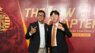 Presiden Persija Jakarta Mohamad Prapanca bersama Shin Tae-yong sebagai pelatih baru