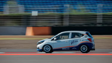 Honda Brio versi balap