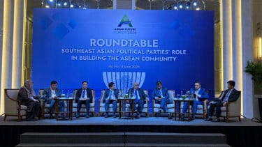 Anggota Komisi I DPR, Dave Laksono di Vietnam