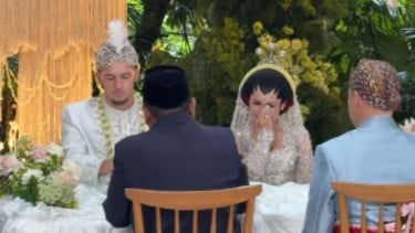 Jennifer Coppen menangis usai akad