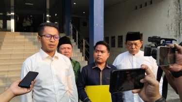 Kuasa hukum Ketua DPC PPP Jakarta Selatan, Dal Lyckhen (kiri)