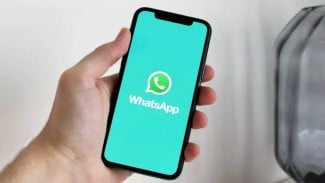 Ilustrasi WhatsApp di Iphone, 1. Gemini Bisa Akses Aplikasi Meski Fitur Aktivitas Dimatikan, 2. Mematikan Gemini Apps Activity Butuh Waktu 72 Jam, 3. Akses Aplikasi Harus Dimatikan Satu per Satu, 4. Aplikasi Sistem? Hanya Bisa Di-disable, Bukan Dihapus, 5. Fitur Membantu atau Ancaman Baru?