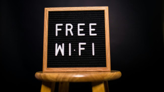 Ilustrasi wifi, 1. Selalu Gunakan VPN, 2. Hindari Akses ke Situs Sensitif, 3. Matikan Fitur Auto-Connect, 4. Aktifkan Firewall dan Antivirus, 5. Hindari Transfer File di Jaringan Umum, 6. Cek Nama Jaringan dengan Teliti, 7. Gunakan HTTPS dan Browser Aman