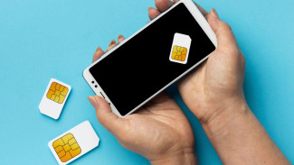 Ilustrasi kartu SIM/kartu SIM, Ilustrasi kartu SIM/kartu SIM, Penyebab Kartu SIM Tidak Terbaca di HP, Cara Mengatasi Kartu SIM Tidak Terbaca, Kapan Harus Ganti Kartu atau Service HP?