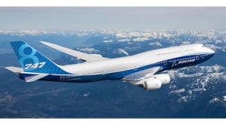 Boeing 747-8, Efisiensi Per Kursi Penumpang, A380 Lebih Unggul, Konsumsi Bahan Bakar Mentah, 747 Masih Lebih Irit?, Peran Varian Terbaru Boeing 747-8, Desain dan Mesin Jadi Kunci Kemenangan A380, Rute Jarak Jauh, Ladang Emas bagi A380, Maskapai Punya Pendapat Berbeda, Tantangan dari Jet Bermesin Ganda Modern, Faktor Non-Teknis yang Menentukan Efisiensi, Kesimpulan Siapa Raja Efisiensi?