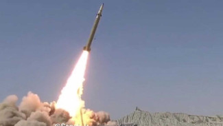 Rudal Qassem Bassir Iran, 1. Fattah-1: Rudal Hipersonik Iran yang Ditakuti, 2. Qassem Bassir: Pintar dan Presisi, Rudal Qassem Bassir Iran, 3. Kheibar Shekan: Cepat dan Sulit Dideteksi Radar, Rudal Kheibar Shekan, 4. Ghadr-110: Jangkauan Luas, Presisi Lumayan, 5. Khorramshahr: Monster Berdaya Ledak Besar, Iran Punya Ribuan Rudal Siap Luncur